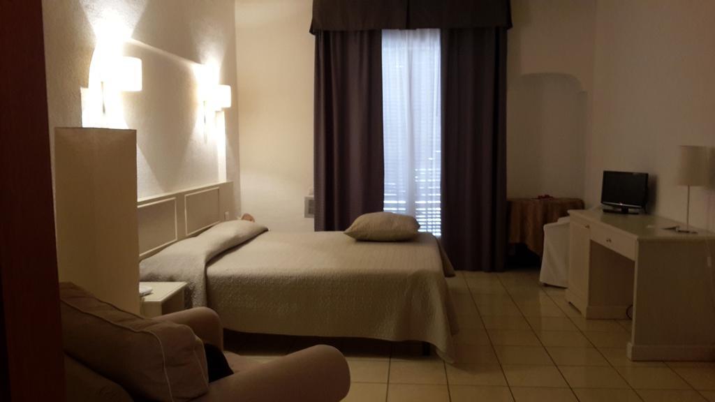 פאלינורו King'S Residence Hotel מראה חיצוני תמונה