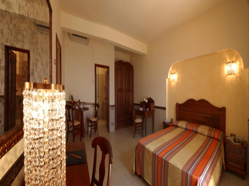 פאלינורו King'S Residence Hotel מראה חיצוני תמונה